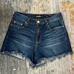 Size 9 curvy waist 28 shorts